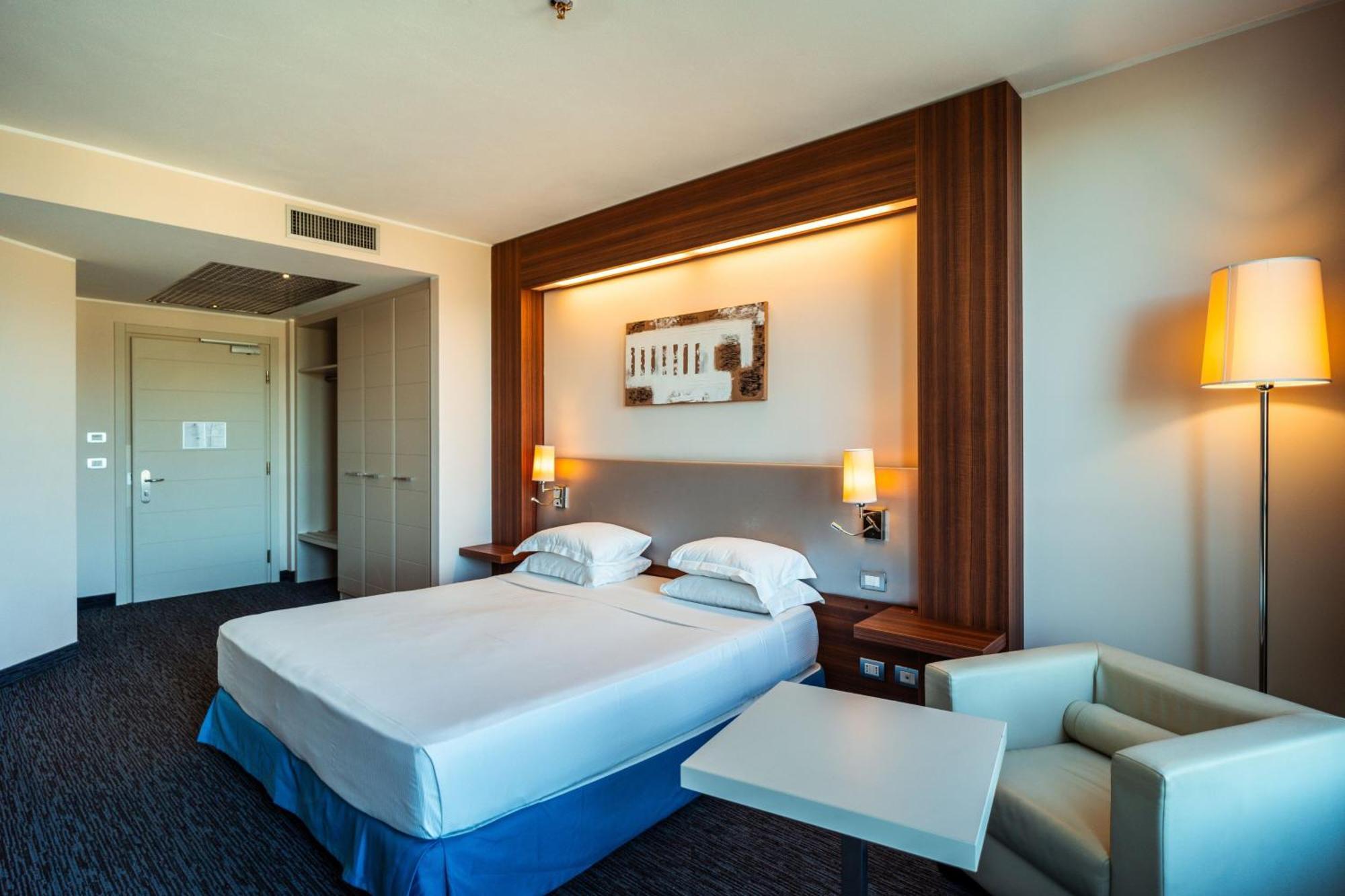 Delta Hotels By Marriott Olbia Sardinia Exterior foto