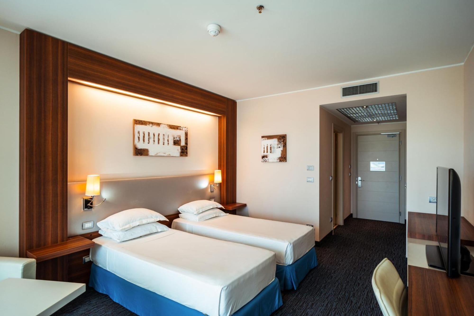Delta Hotels By Marriott Olbia Sardinia Exterior foto