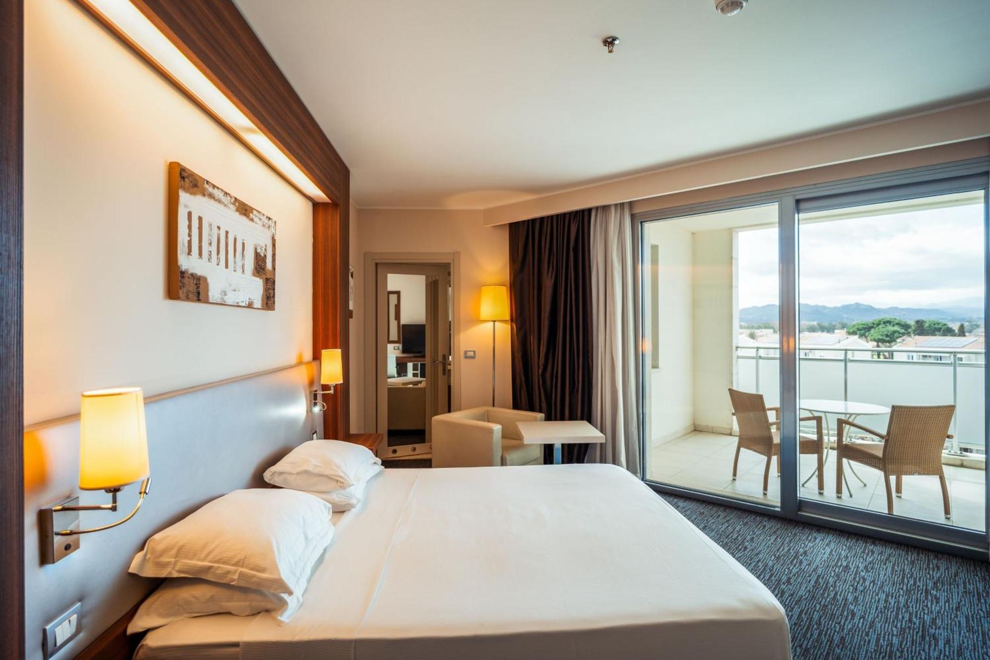 Delta Hotels By Marriott Olbia Sardinia Exterior foto